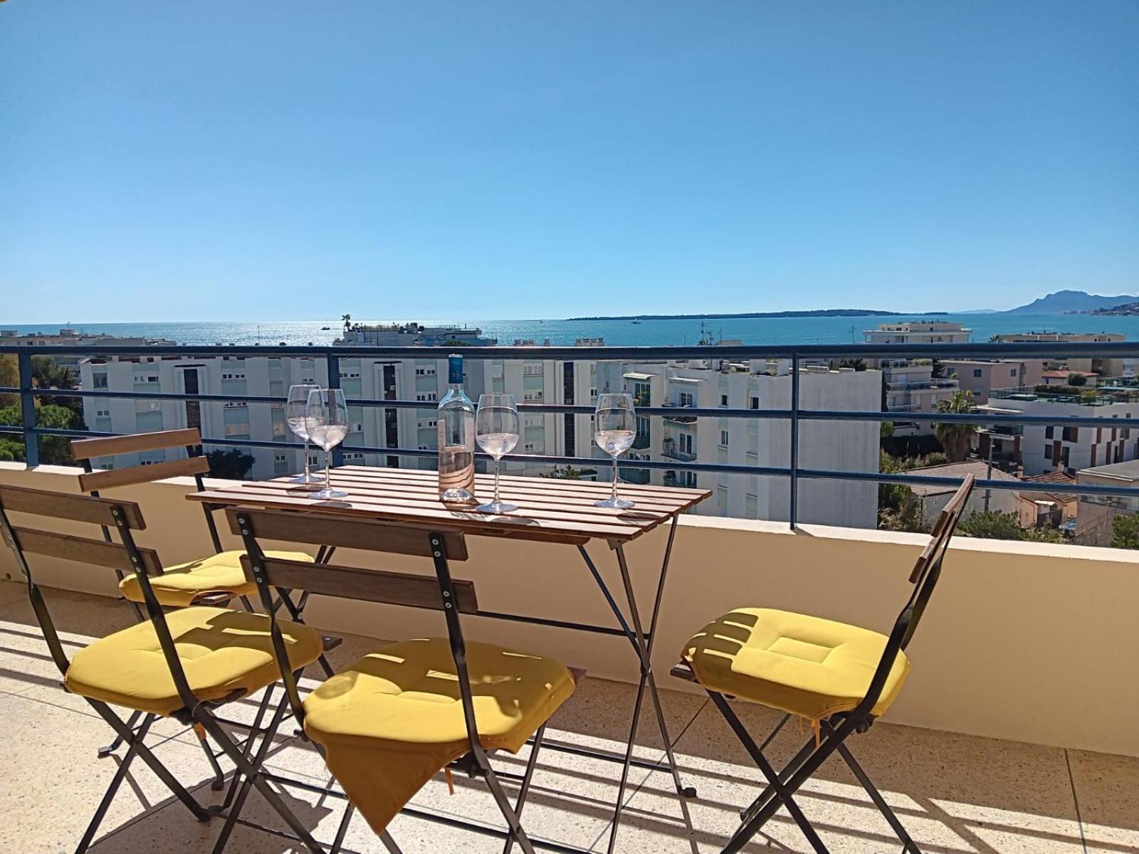 3 Pieces Vue Mer - Clim - 5 Min De La Plage A Pied 昂蒂布 外观 照片