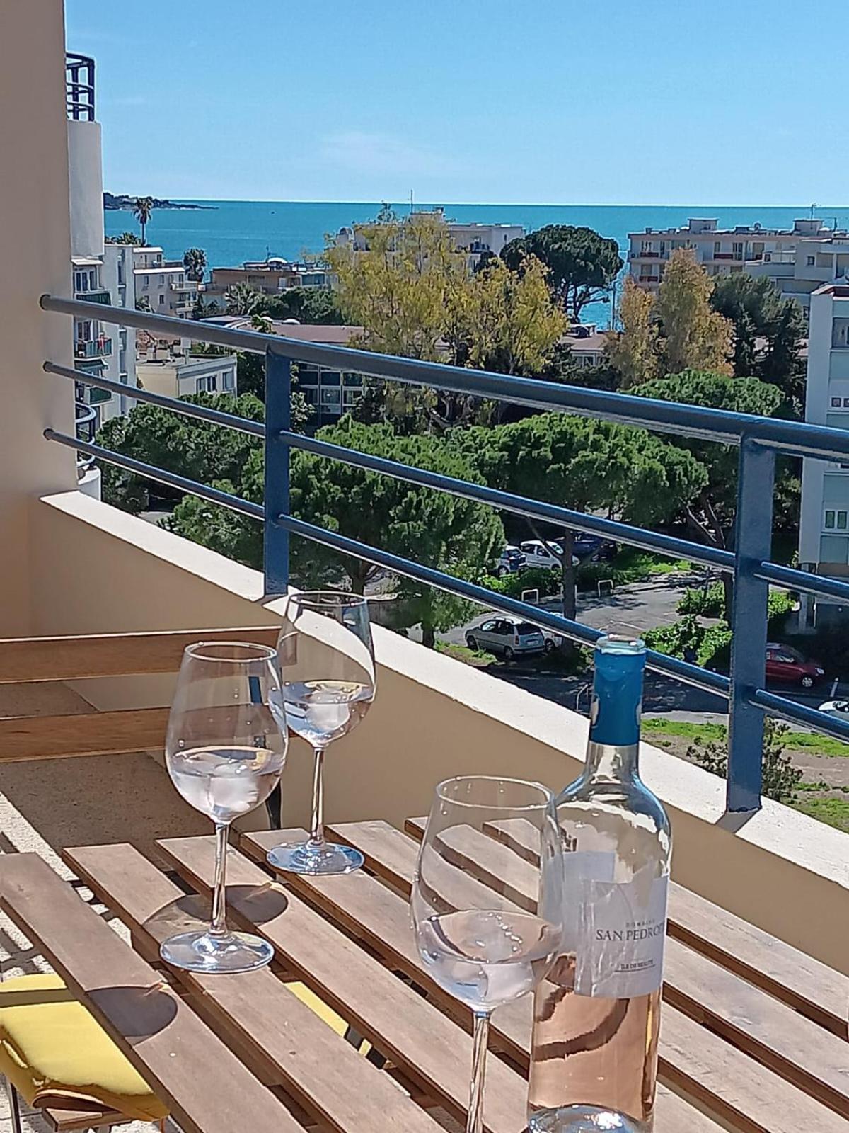 3 Pieces Vue Mer - Clim - 5 Min De La Plage A Pied 昂蒂布 外观 照片
