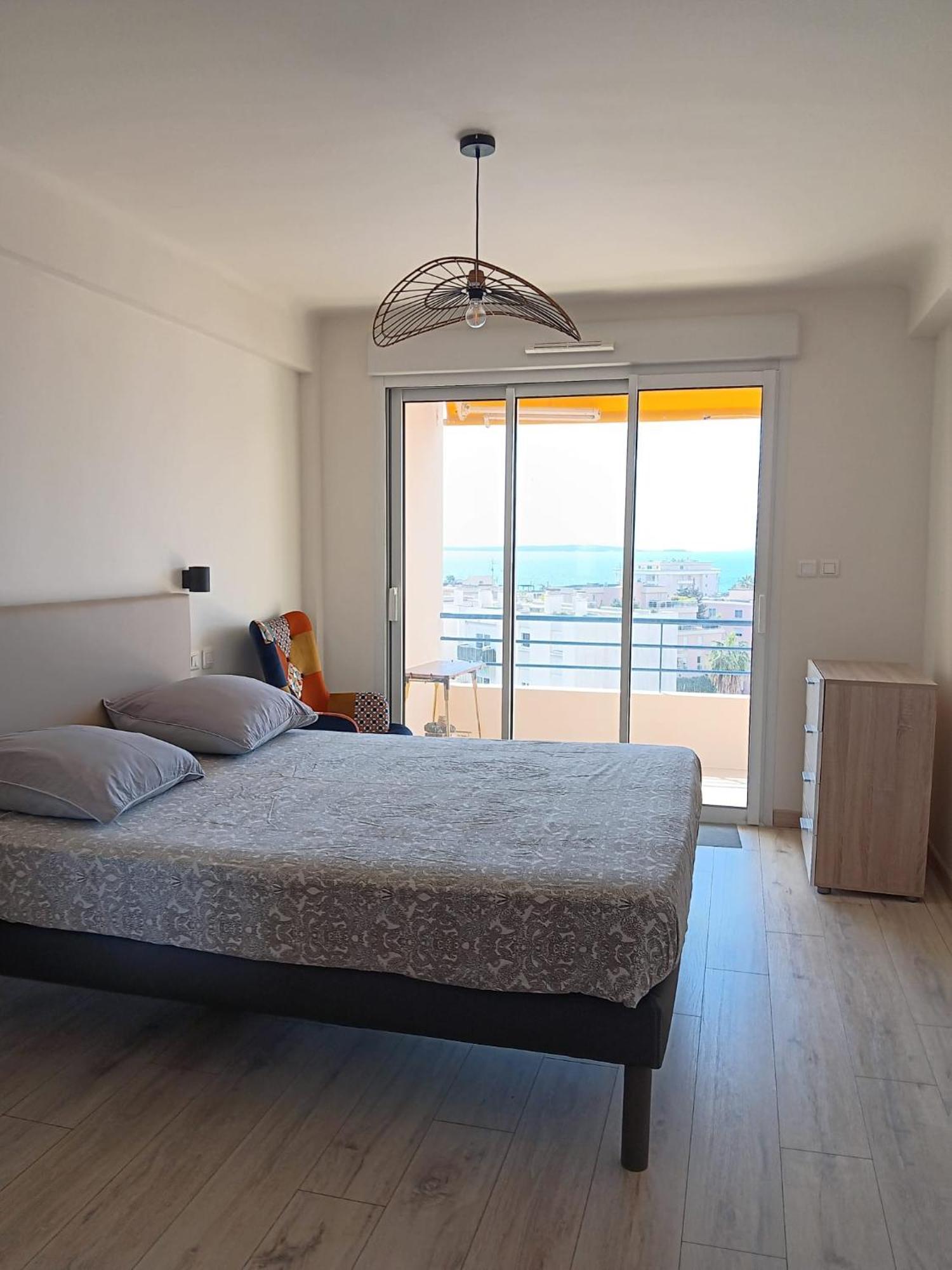 3 Pieces Vue Mer - Clim - 5 Min De La Plage A Pied 昂蒂布 外观 照片